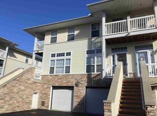 202 Beachwalk Trl, Luna Pier, MI 48157