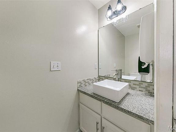 5th image of 671 Walnut Rdg