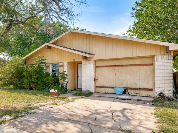 422 N Holiday Dr, Grand Prairie, TX 75052