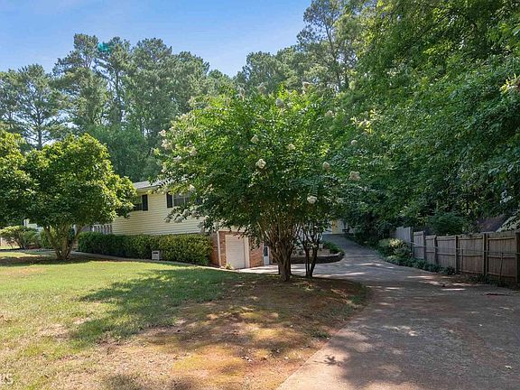 3rd image of 190 Eagle Ct