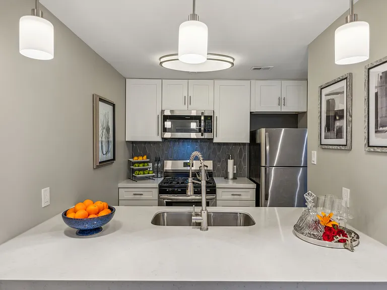 The Ashley at Bluffview Apartments — Photo 16