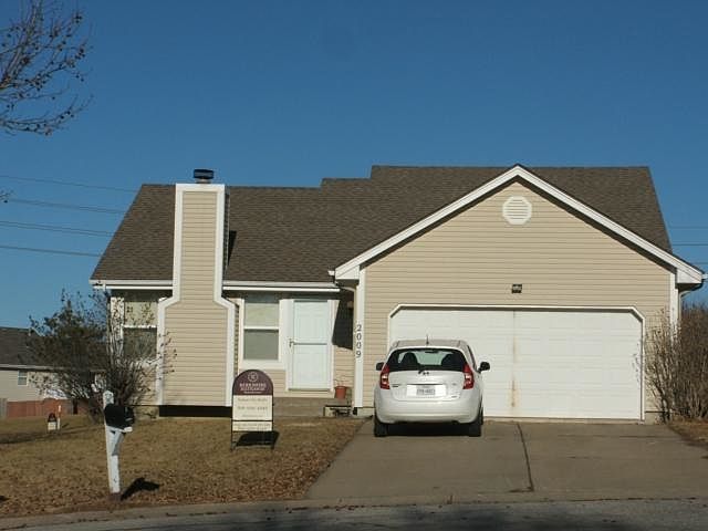 Front of home, Has siding and newer roof