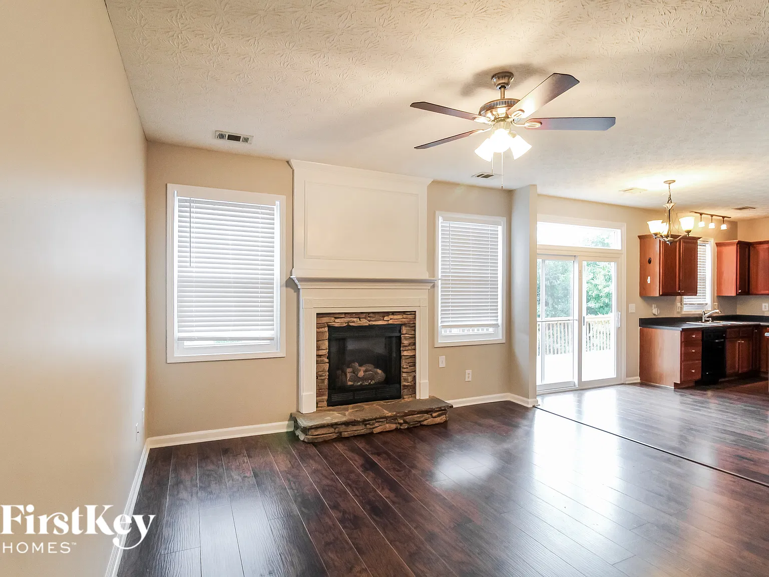 4 bed, 2.5 bath, 2112 sqft, $2,520 — Photo 2