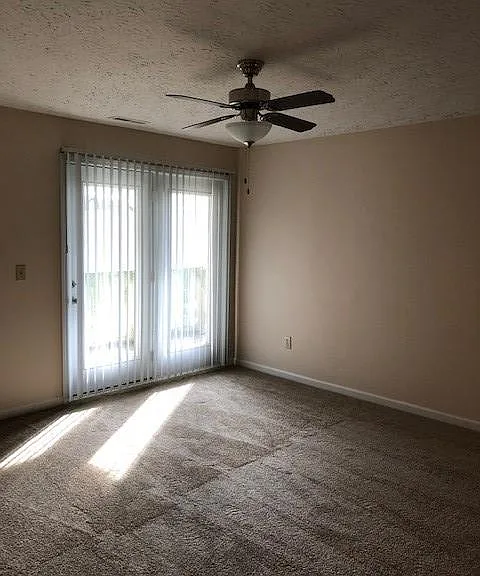 400 Marian Ln #1 — Photo 3
