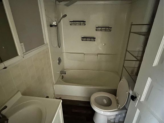 5th image of 220 Chestnut St #A