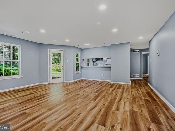 5th image of 101 Stone Hurst Ct #101