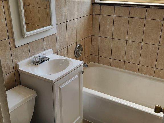 5th image of 2243 W Farwell Ave