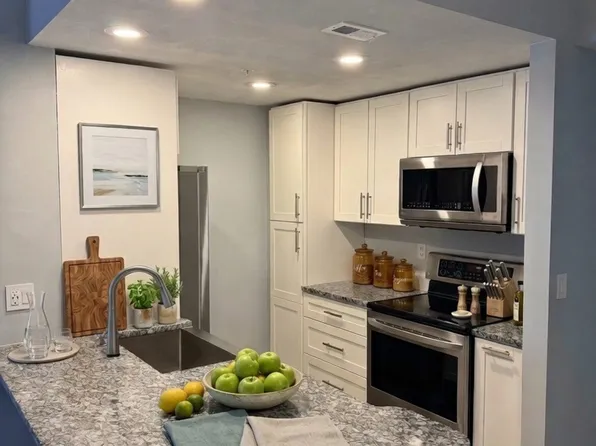 5401 Bentgrass Dr #1-303, Sarasota, FL 34235