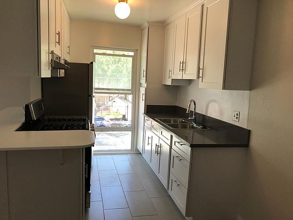 5th image of 5333 Riverton Ave #8