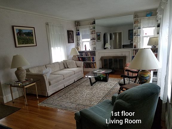 1st floor Living Room