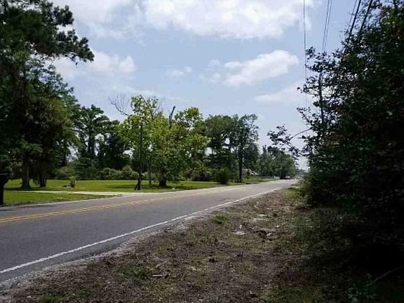 Exterior Neighborhood (street photo)