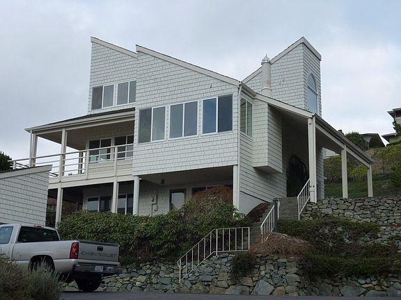 4th image of 3513 Soundview Dr W