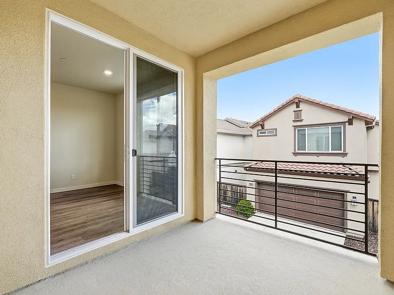 3818 E Commerce Way — Photo 43