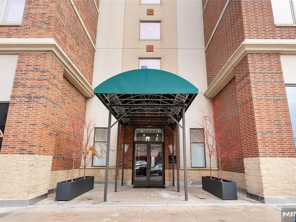 2201 City Pl, Edgewater, NJ 07020