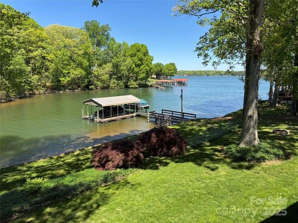 5153 Glenwood St, Sherrills Ford, NC 28673