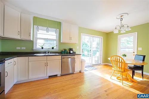 112 Thomas Dr #A Photo 1