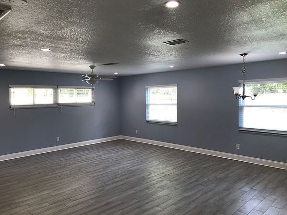 3rd image of 649 Sherwood Dr