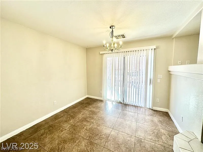 3 bed, 2.5 bath, 2001 sqft, $2,000 — Photo 4