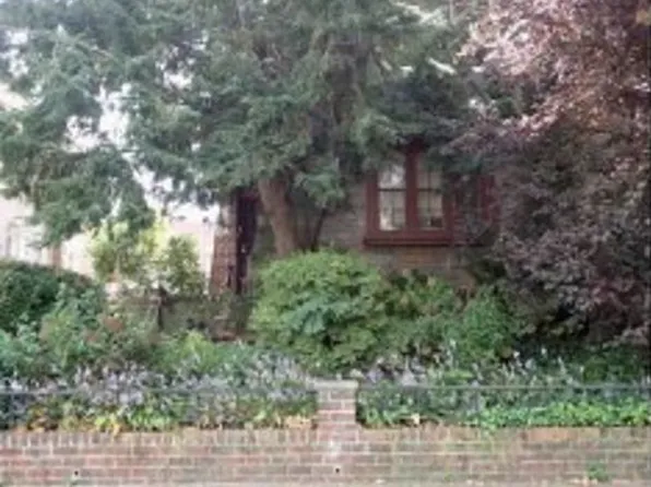 6727 Large St, Philadelphia, PA 19149