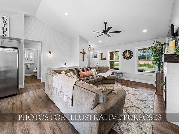 3rd image of 801 Cavanaugh Dr