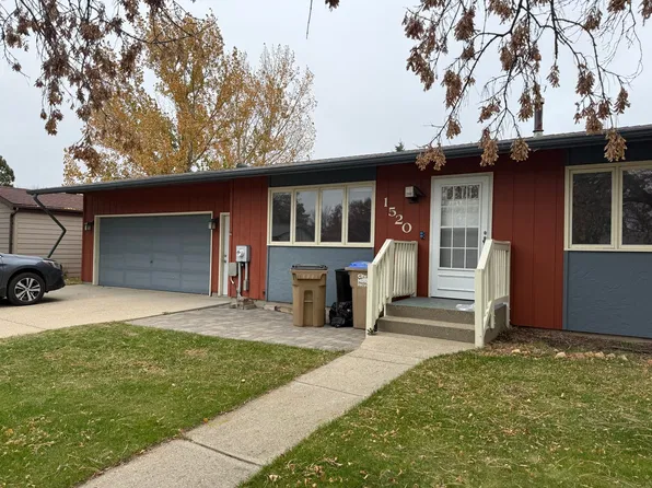 1520 Glacial Dr, Minot, ND 58703