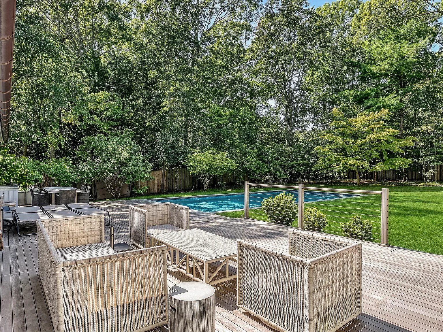 A Stylish Summer Retreat in Springs — Photo 2