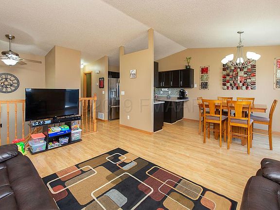 5th image of 1063 42nd Ave W