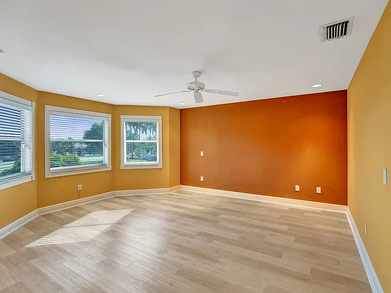 10902 Tamoron Ln — Photo 34