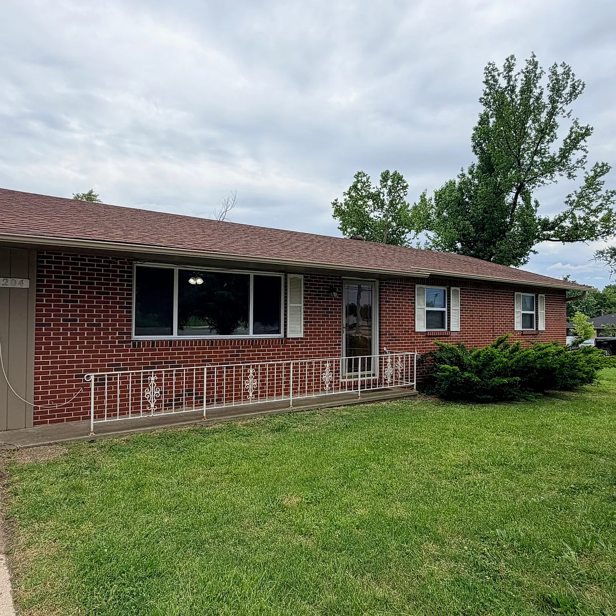 Building Photo - 1204 W New Hope Rd
