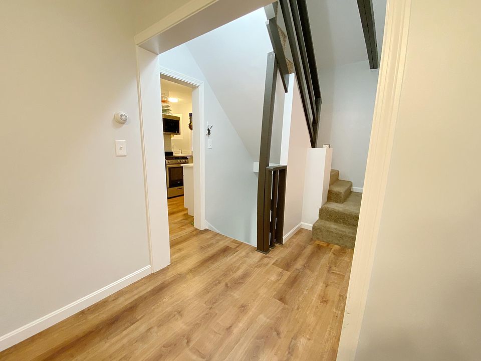 1st image of 160 Dawes St Floor 1