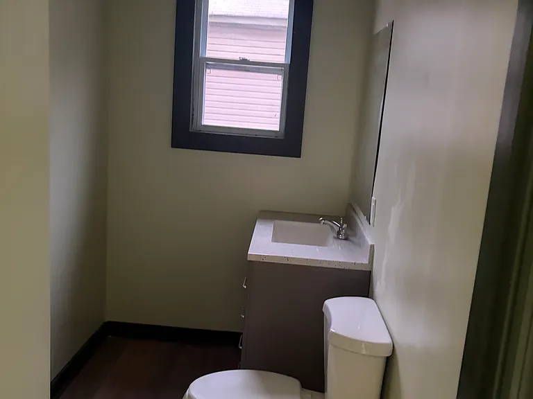 2112 Davenport St — Photo 6