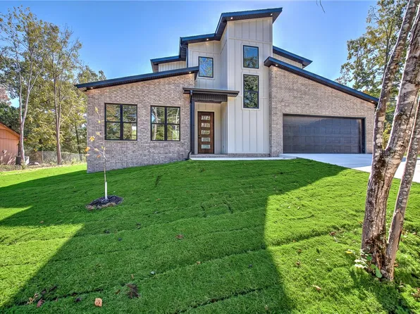 11 Boxford Cir, Bella Vista, AR 72715