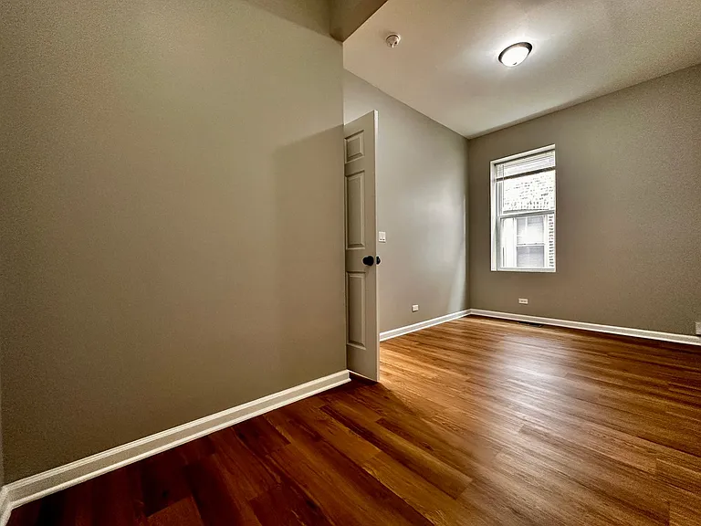 Amazing 4-bed Duplex by UIC — Photo 24