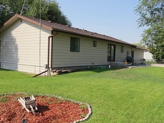3rd image of 160 Gardens North Dr