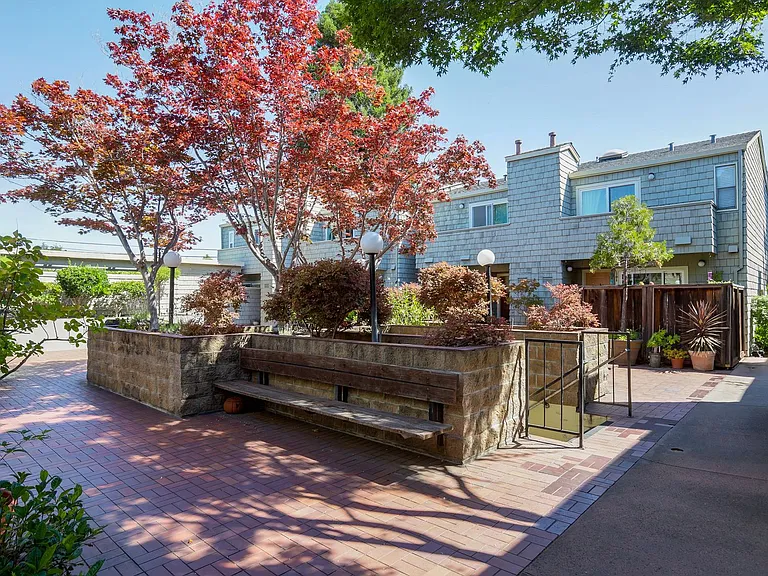 256 State St #9 — Photo 4