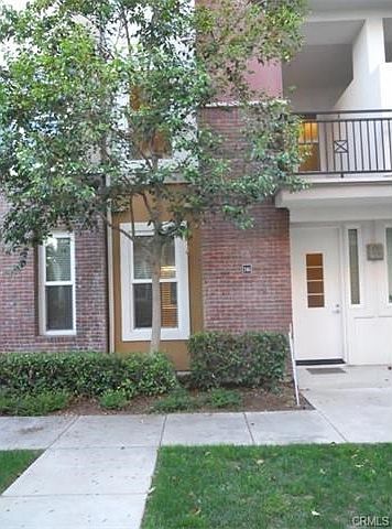 1st image of 746 W 1st St