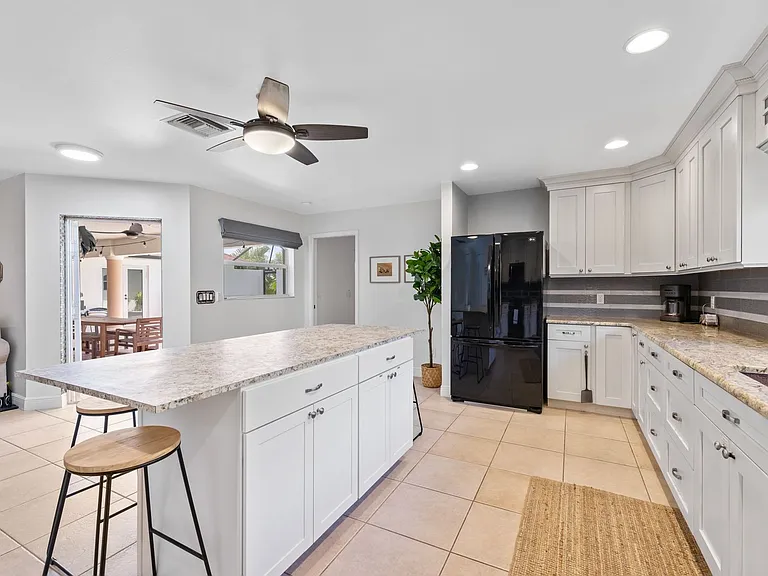 2309 SW 27th St — Photo 31