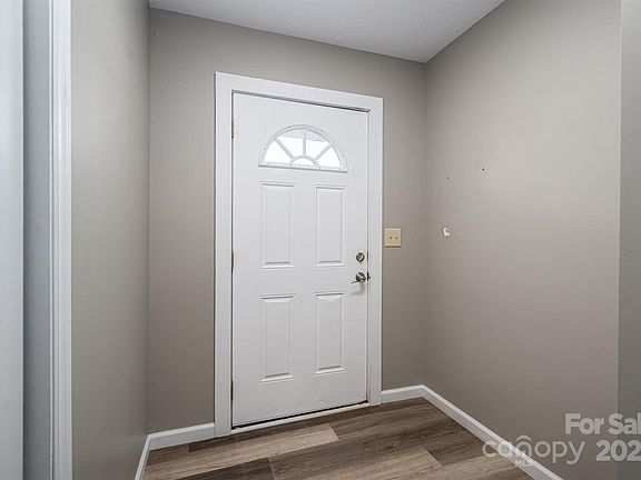 3rd image of 111 Astrid Ln