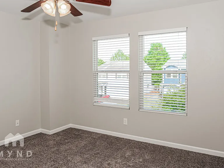 3225 Lakeland Dr — Photo 17