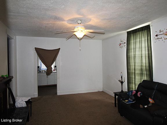 4th image of 2427 Montgomery St