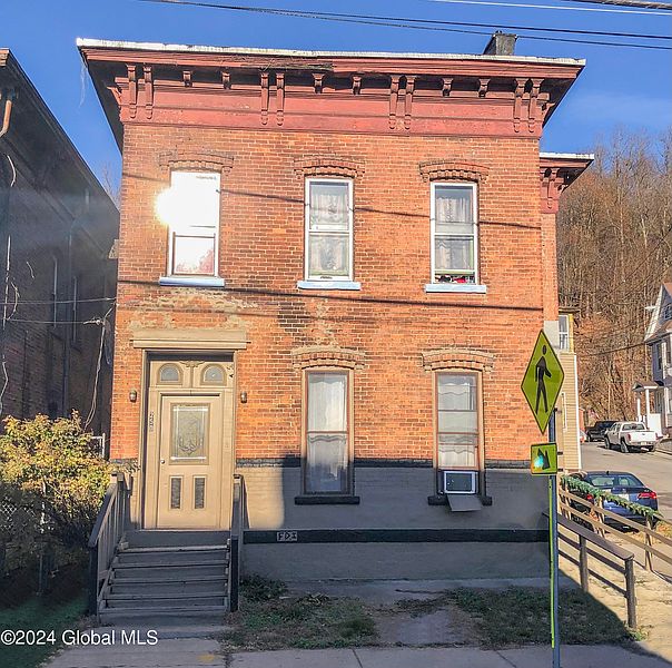 2nd image of 250 E Main Street