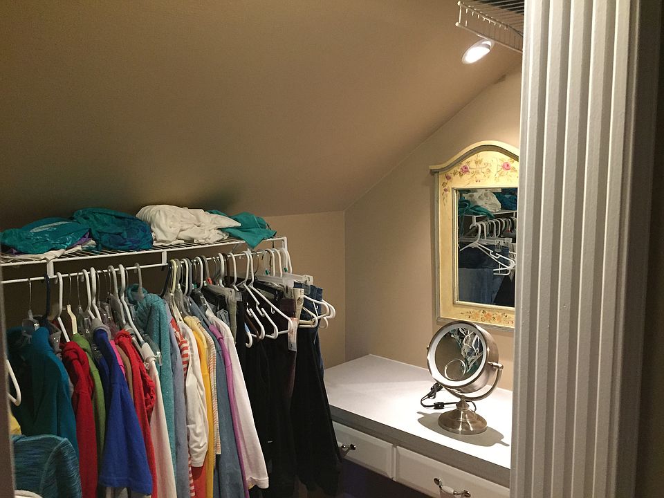 Masster Bedroom Walk in Close