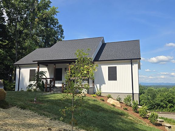 2nd image of 122 Five Oaks Dr