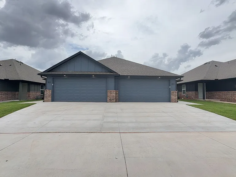 11510 University Dr — Photo 4