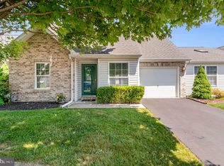 33 Ridgeway Dr, Mechanicsburg, PA 17050