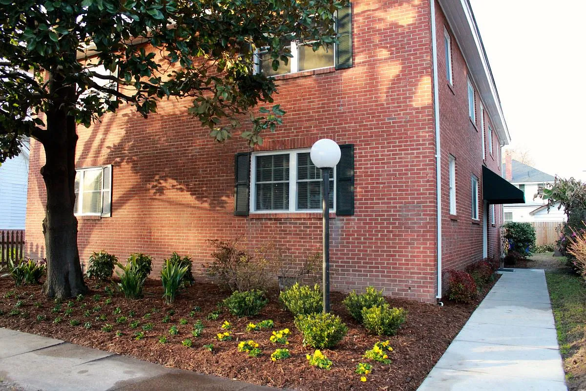 2 bed, 920 sqft, $1,525 — Photo 1
