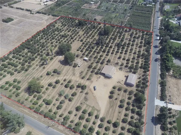 2481 John St, Riverside, CA 92503