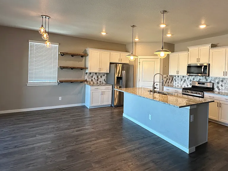 2333 Rosette Ln — Photo 4