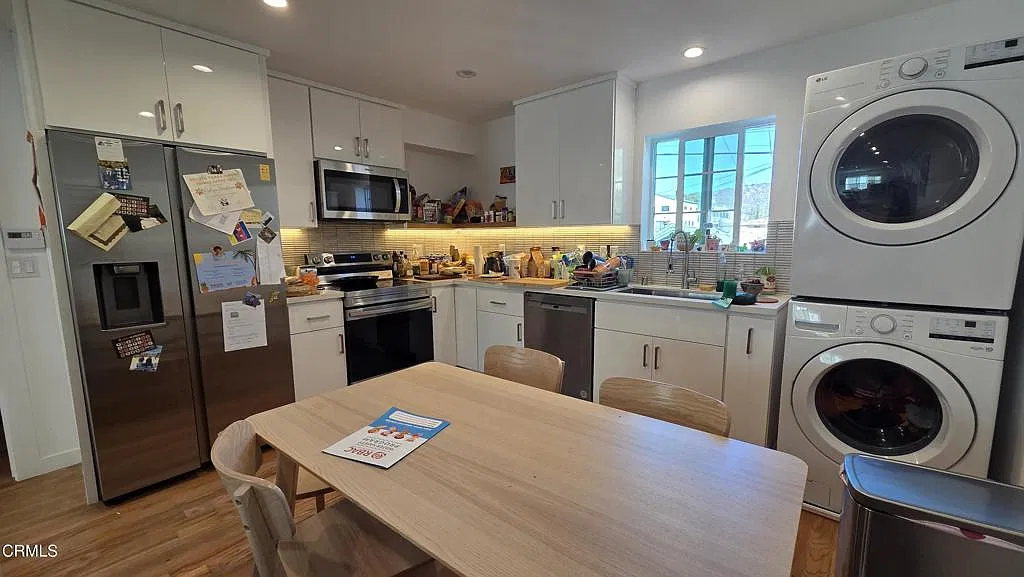 3 bed, 3.0 bath, 1700 sqft, $5,250 — Photo 3