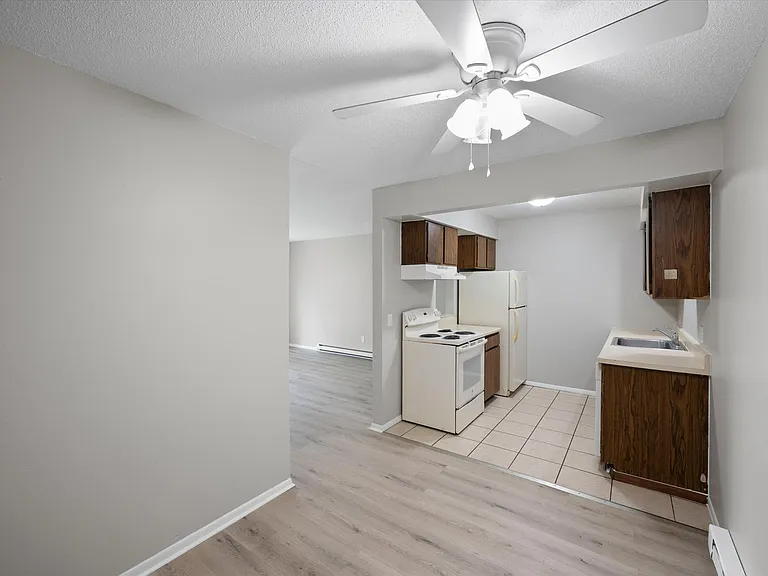 Toledo Circle Apartments — Photo 17